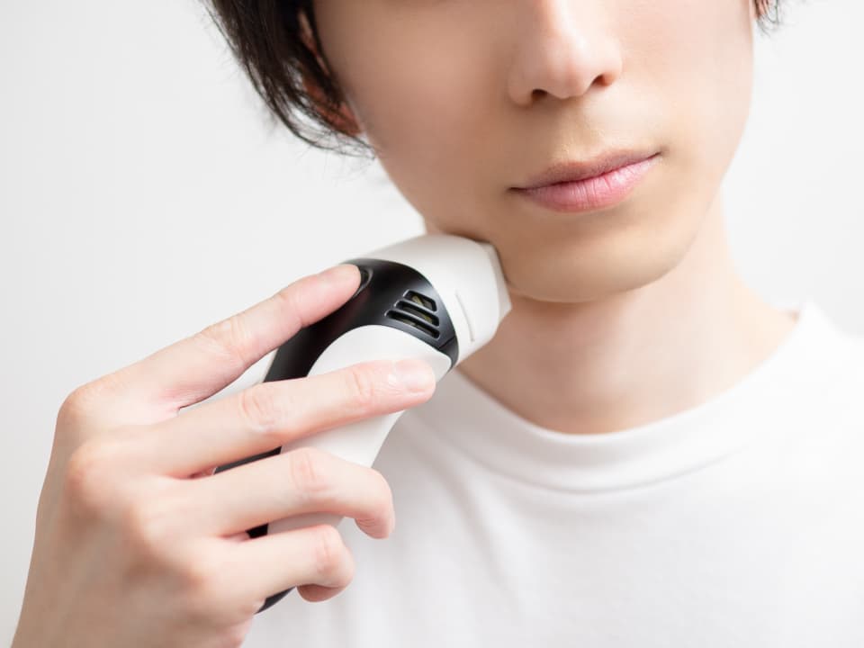 ヒゲ脱毛 メンズ脱毛と重要キーワードは？をもとに、医療脱毛とサロン脱毛の違い・料金・回数を比較し選び方を解説するイメージ画像