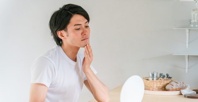 エミシアクリニックのメンズ脱毛を検討する男性向けにヒゲ脱毛の料金や回数、特徴を比較しながら確認できるイメージ画像